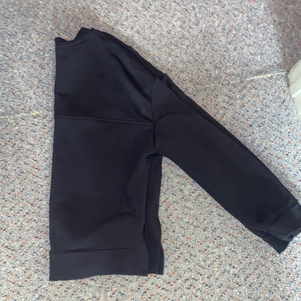 Black Zella, basic crewneck